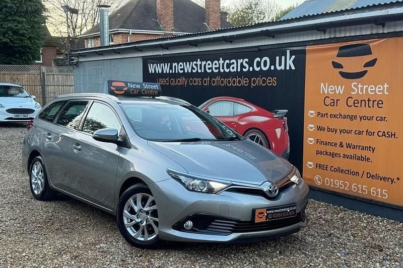 Used 2015 Toyota Auris Touring Sports Estate | £8,584 (Fair price) - Image 1/1