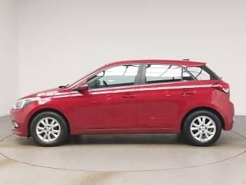 Used Hyundai i20 SE 84 HP (61 kW) 2017 Red Hatchback