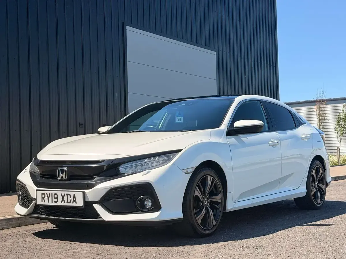 Used Honda Civic EX 126 HP (92 kW) 2019 White Hatchback