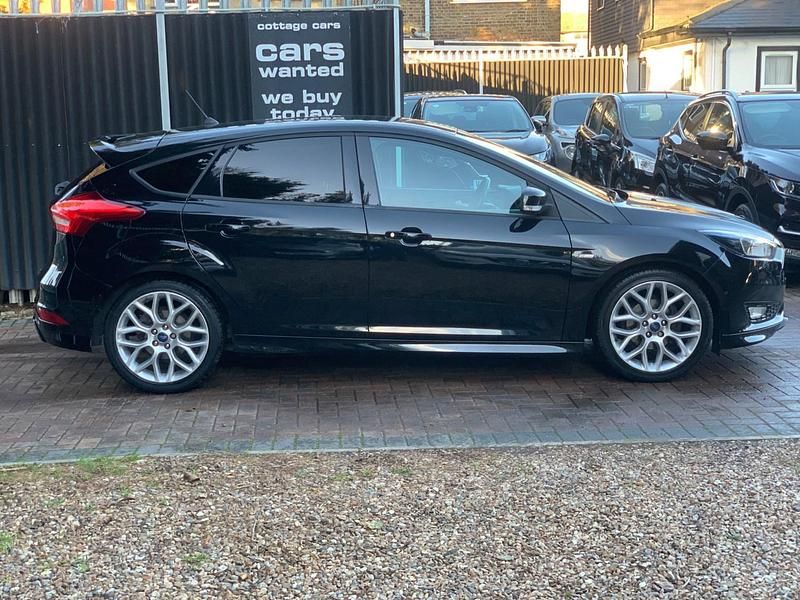 Used Ford Focus ST-Line 140 HP (102 kW) 2018 Black Hatchback