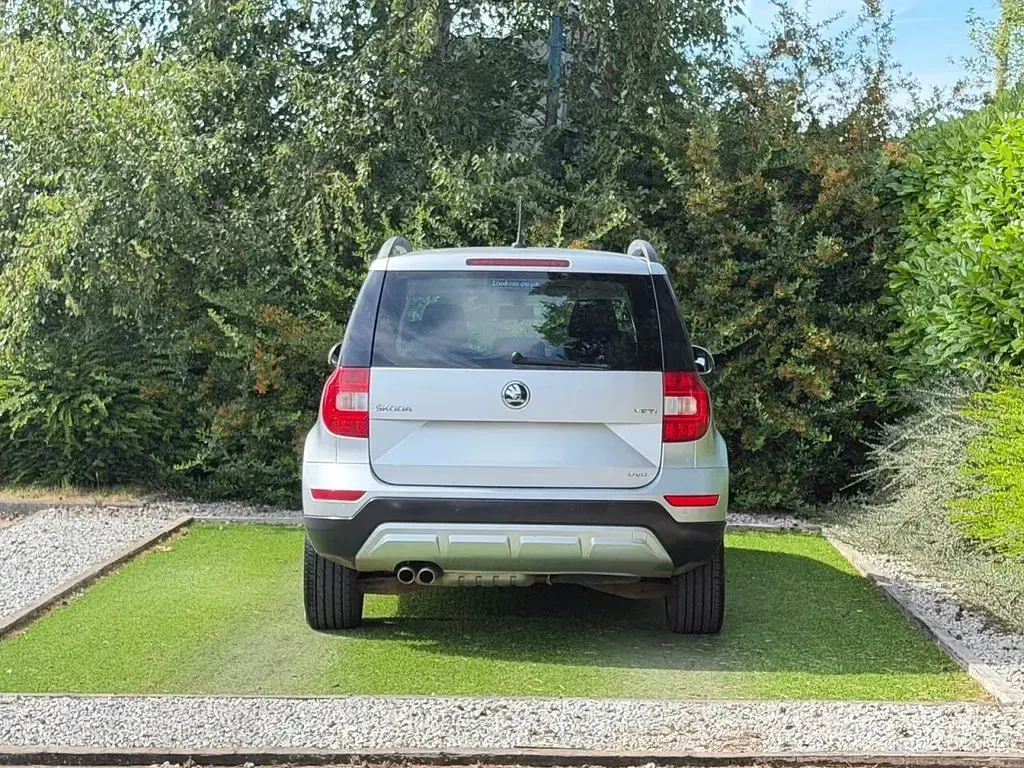 Used Skoda Yeti Business Line 150 HP (110 kW) 2016 Silver SUV