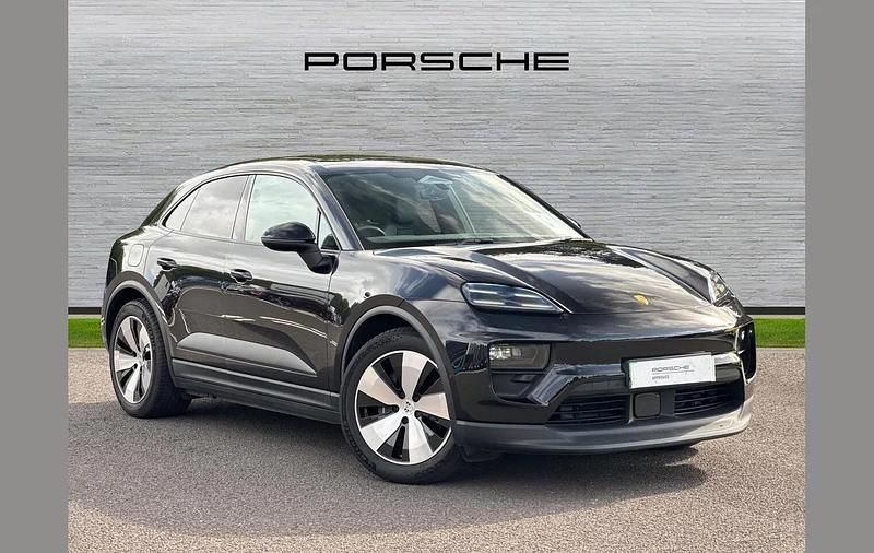 Jet black Used 2025 Porsche Macan SUV | £67,500 - Image 1/4
