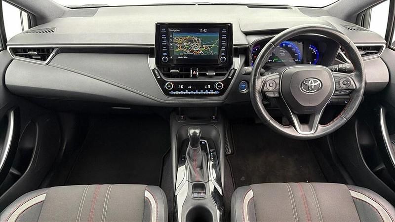 Used Toyota Corolla Sport 122 HP (89 kW) 2021 White Hatchback