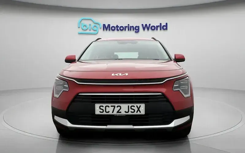 Usado Kia Niro 141 HP (103 kW) 2023 Vermelho SUV