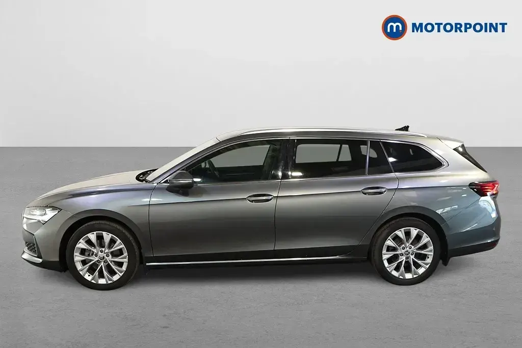 Usado Skoda Superb SE L 2024 Gris Familiar
