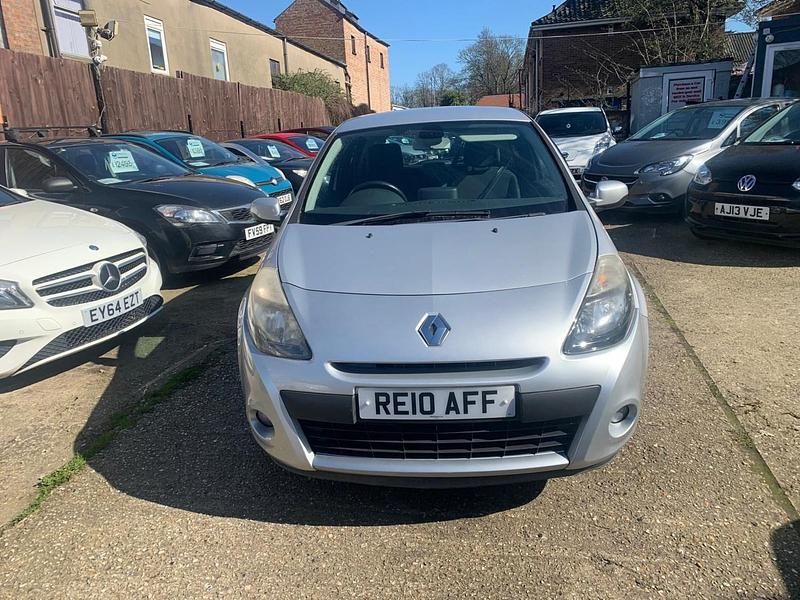 Second-hand Renault Clio II Dynamique 2010 Argintiu Hatchback