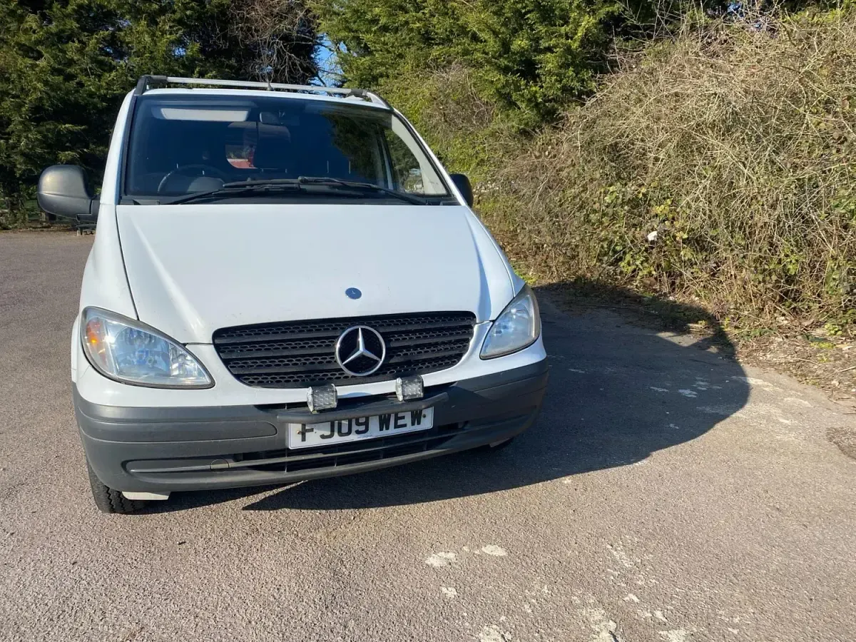Usado Mercedes Vito 116 HP (85 kW) 2009 Branco Van