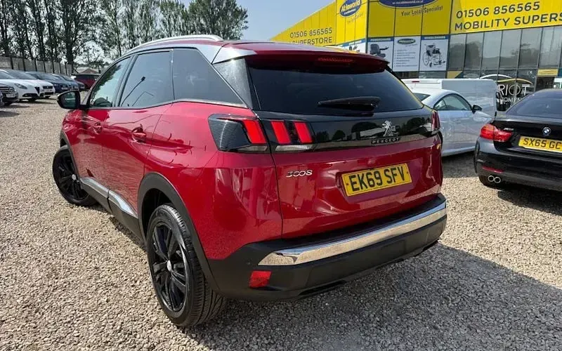 Used Peugeot 3008 Allure 131 HP (96 kW) 2019 Red SUV
