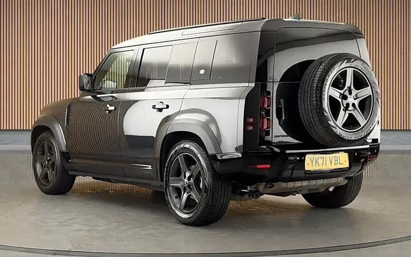 Used Land Rover Defender SE Dynamic 300 HP (220 kW) 2023 SUV
