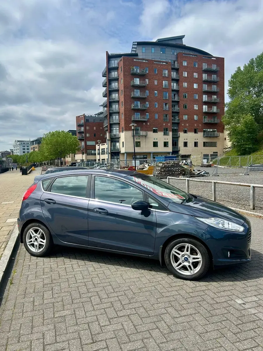 Used Ford Fiesta Zetec 125 HP (91 kW) 2013 Grey Hatchback