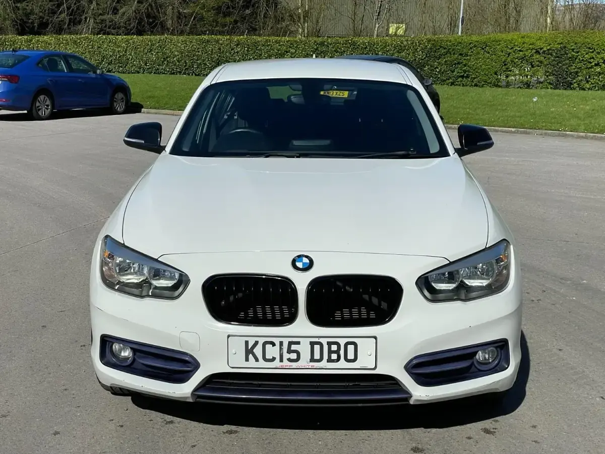 Begagnad BMW 116 Sport Line 2015 Vit Halvkombi