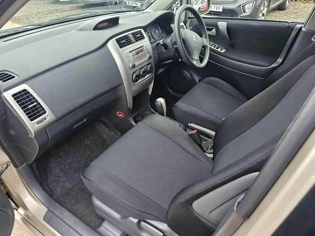 Used Suzuki Liana GLX 107 HP (78 kW) 2006 Beige Hatchback