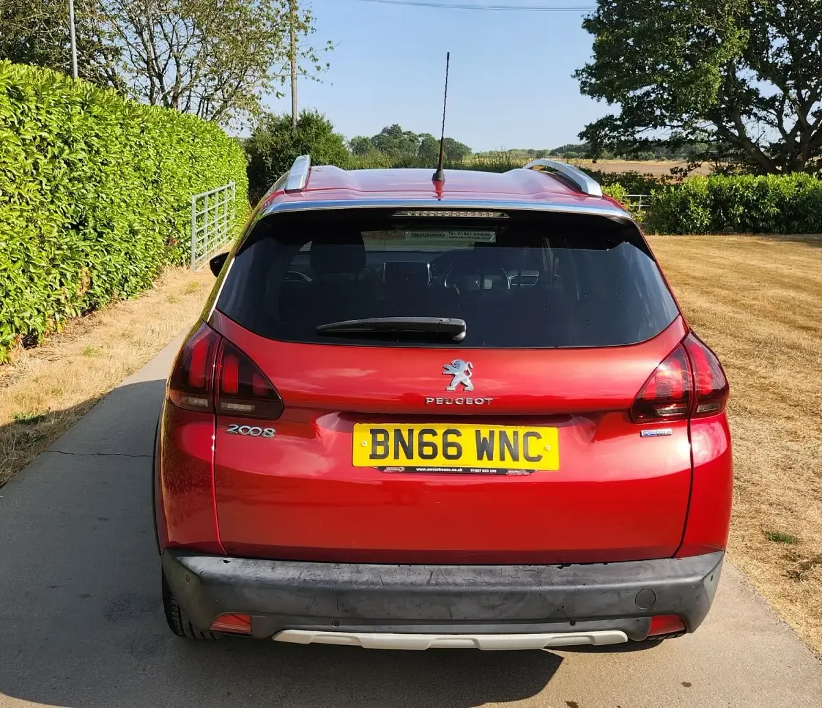 Used Peugeot 2008 Allure 82 HP (60 kW) 2016 Red SUV
