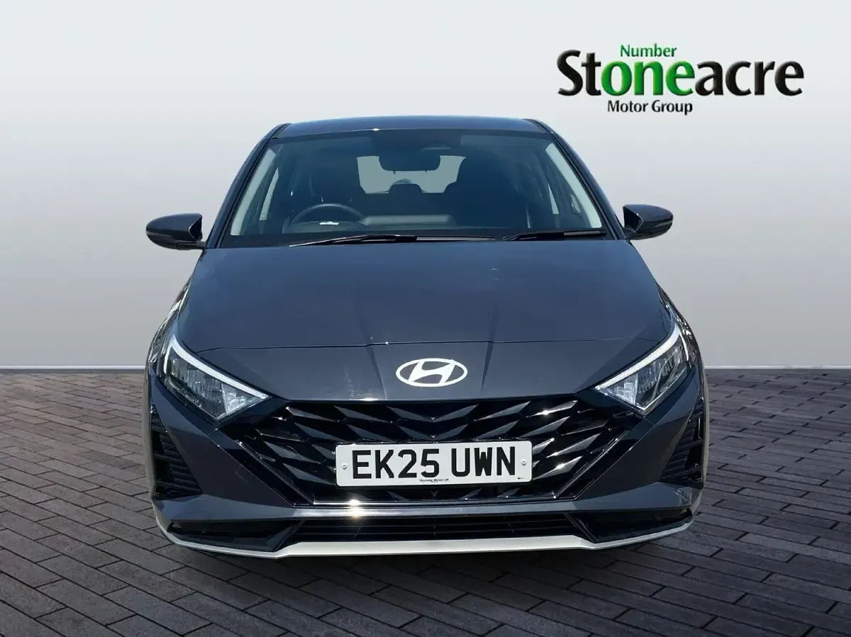 Used Hyundai i20 Advanced 100 HP (73 kW) 2025 Grey Hatchback