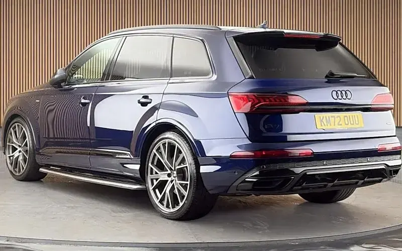 Used Audi Q7 Comfort 286 HP (210 kW) 2023 Blue SUV