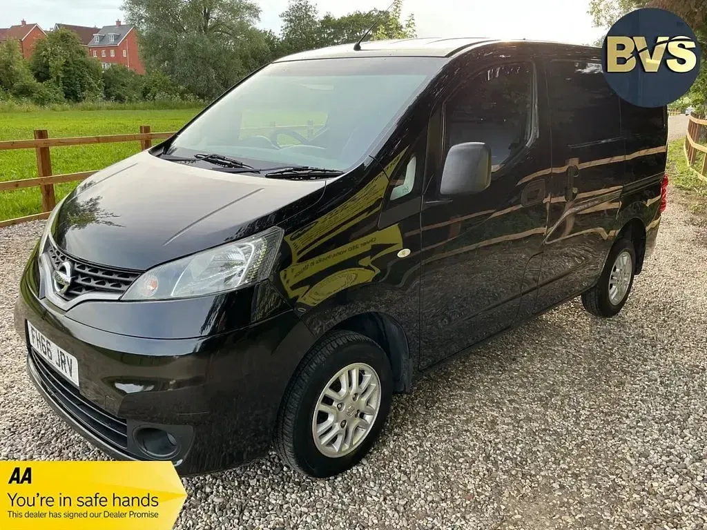 Used Nissan NV200 Tekna 110 HP (80 kW) 2016 Black MPV