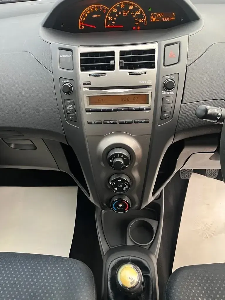 Begagnad Toyota Yaris 69 HK (50 kW) 2010 Blå Halvkombi