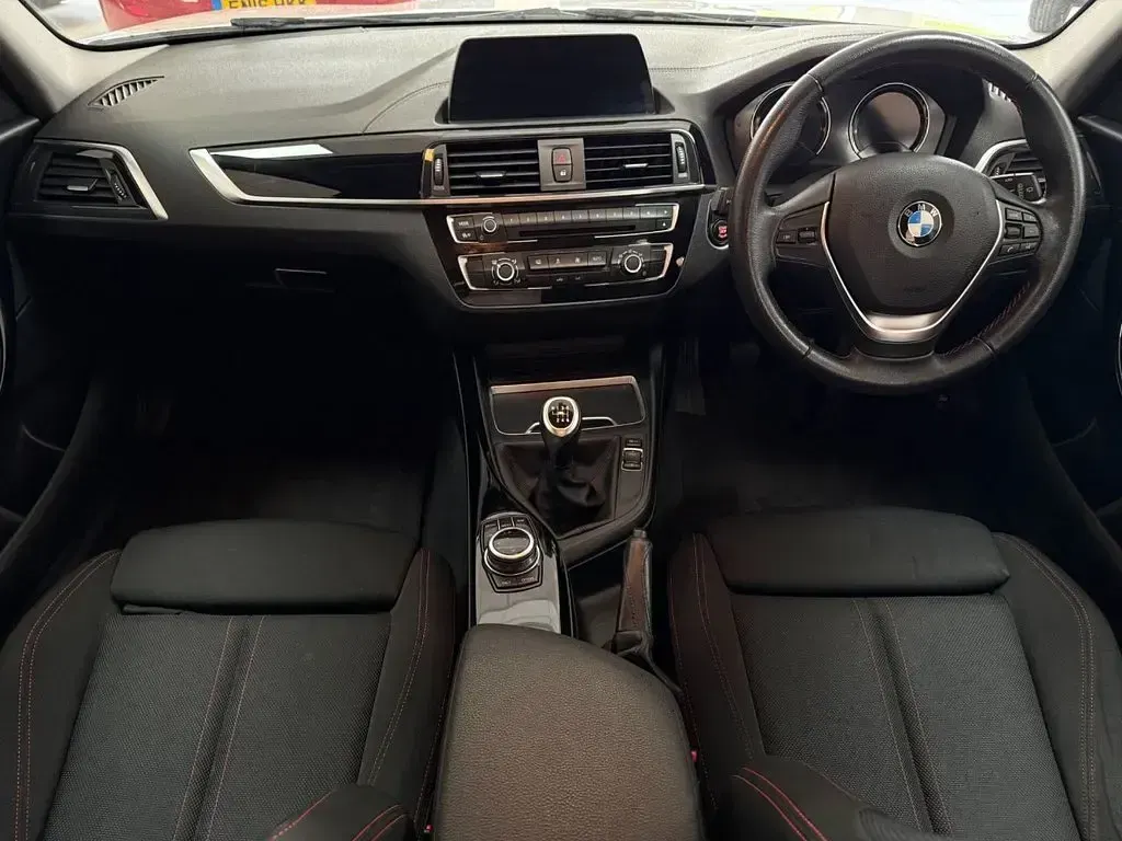 Used BMW 118 Sport Line 150 HP (110 kW) 2017 White Hatchback