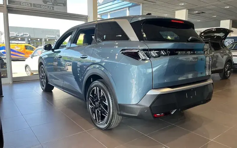 New Peugeot 5008 Allure 136 HP (100 kW) 2025 SUV
