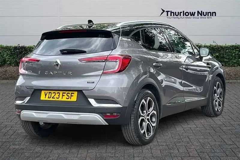 Second-hand Renault Captur Techno 145 CP (106 kW) 2023 Gri SUV