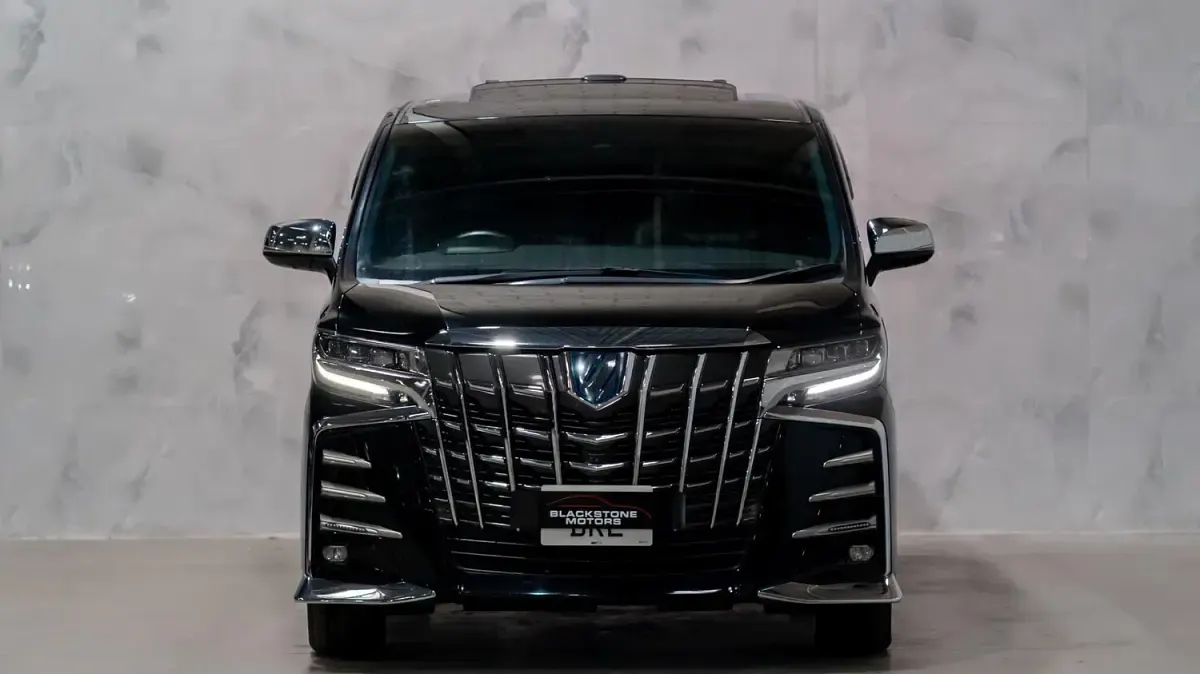 Used Toyota Alphard 190 HP (139 kW) 2025 Black MPV
