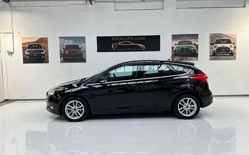 Used Ford Focus Zetec 125 HP (91 kW) 2016 Black Hatchback