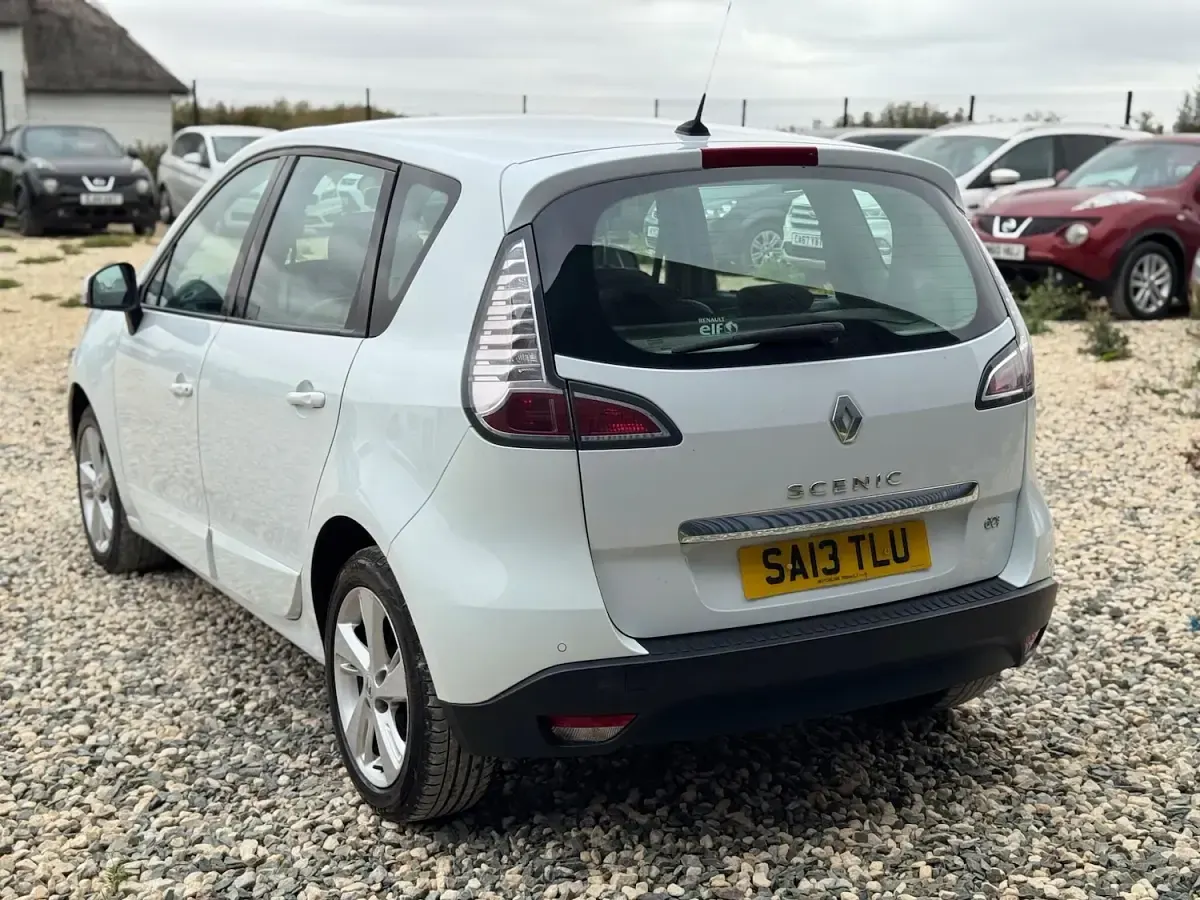 Used Renault Scénic III Dynamique 2013 White MPV