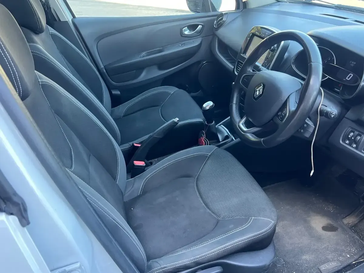 Used Renault Clio Dynamique 2017 White Hatchback
