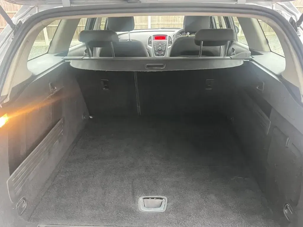 Second-hand Vauxhall Astra S 130 CP (95 kW) 2013 Argintiu Break
