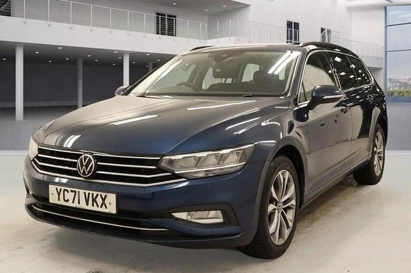 Used VW Passat SE 150 HP (110 kW) 2021 Blue Estate