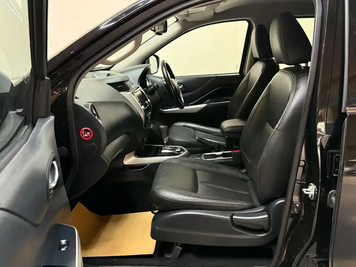 Used Nissan Navara Tekna 190 HP (139 kW) 2019 Black Pickup