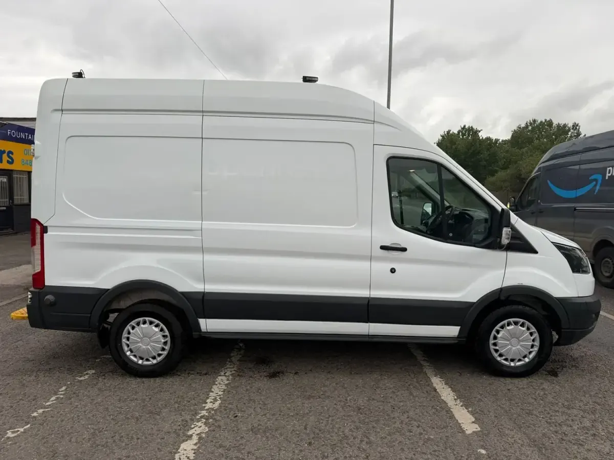 Usado Ford Transit 2019 Blanco Monovolumen