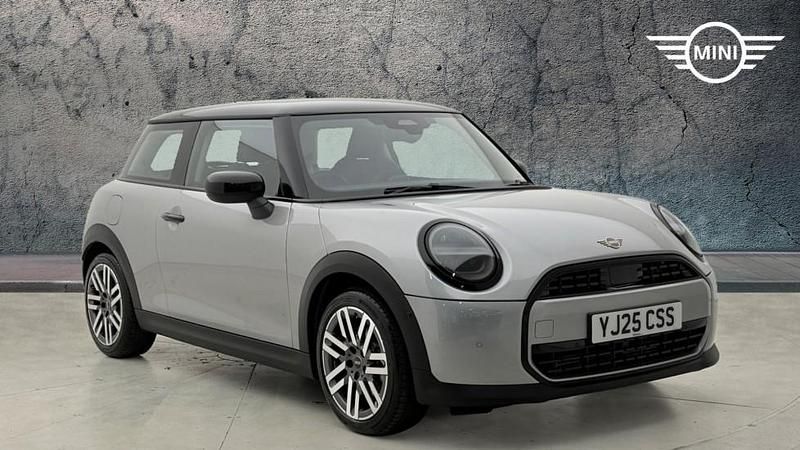 Begagnad Mini Cooper Hatch 154 HK (113 kW) 2025 Silver Halvkombi