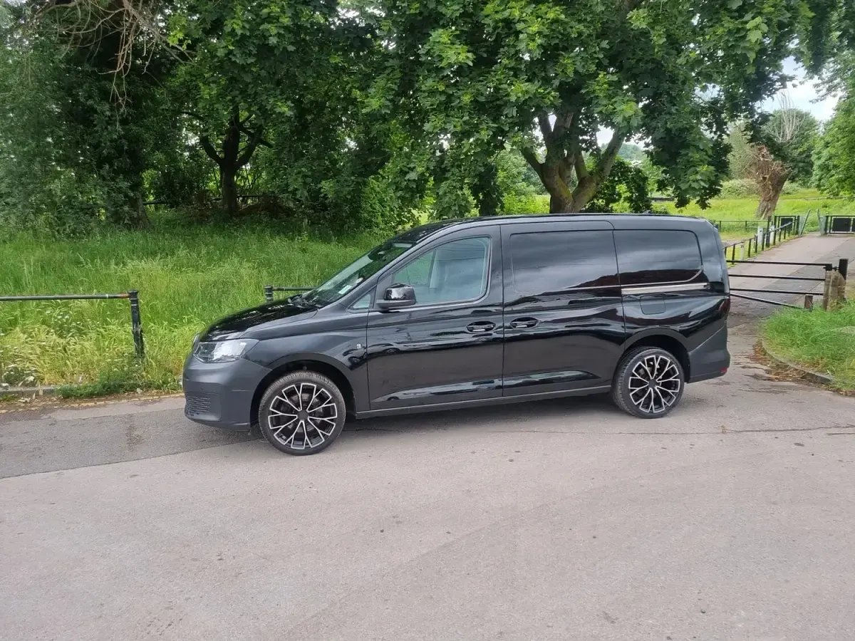 Used VW Caddy 102 HP (75 kW) 2021 Black MPV