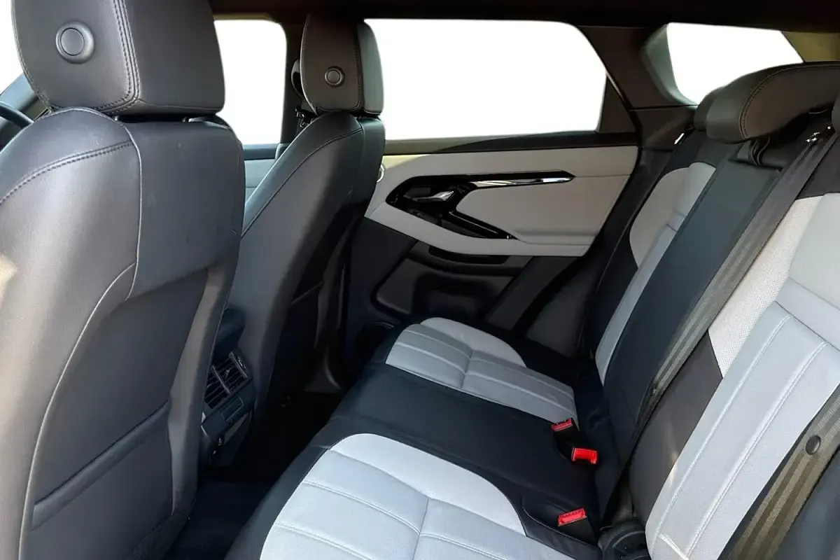 Begagnad Land Rover Range Rover evoque SE Dynamic 2025 Svart SUV