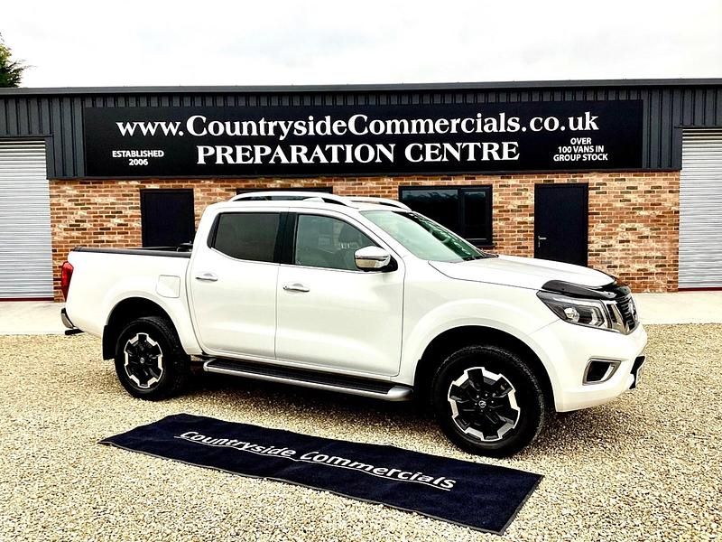 White Used 2021 Nissan Navara Tekna Pickup | £14,750 (Good price) - Image 1/4