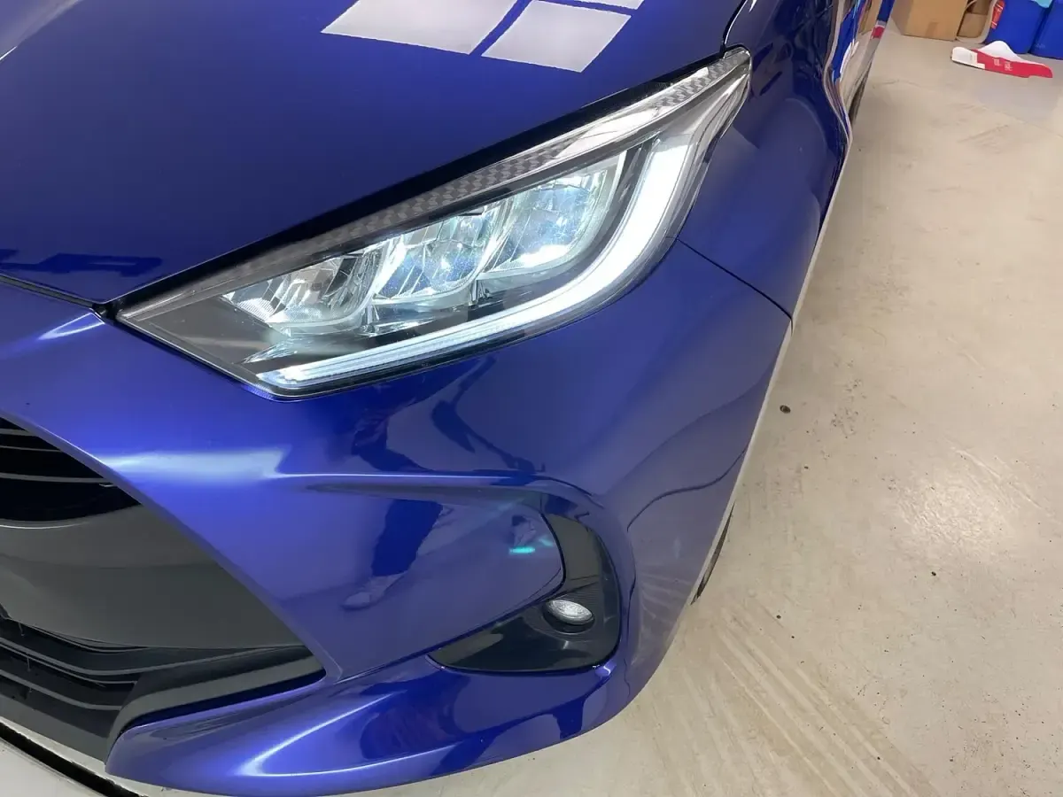 Usado Toyota Yaris Hybrid Design 2024 Azul Citadino