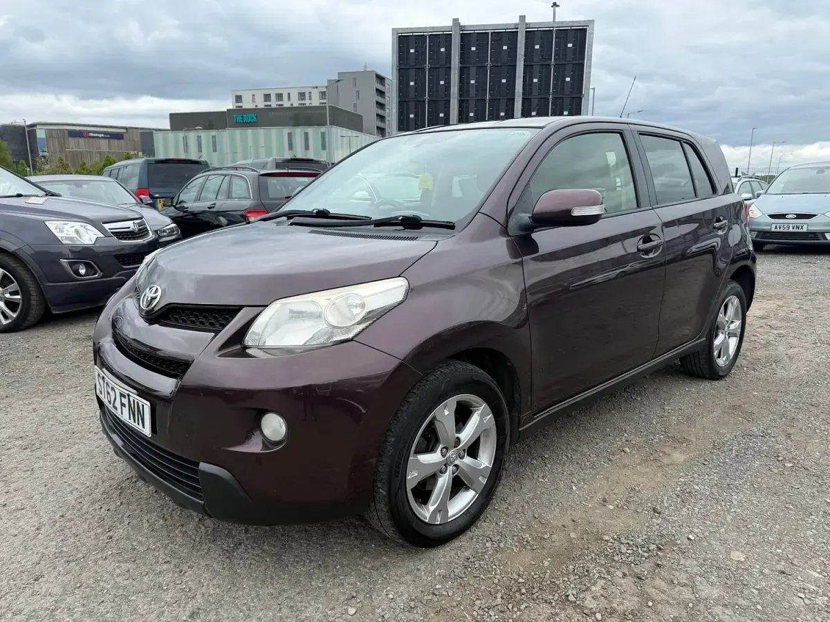 Used Toyota Urban Cruiser 90 HP (66 kW) 2012 Mauve Hatchback