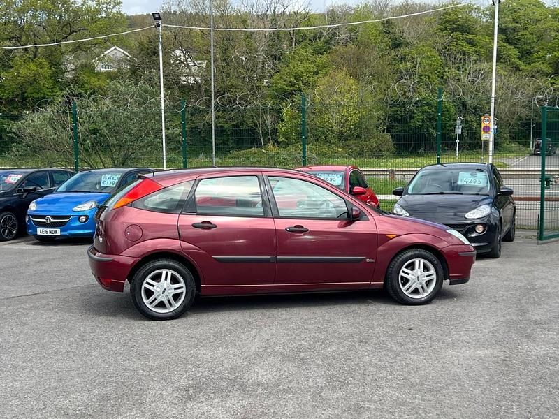 Usado Ford Focus Zetec 2004 Vermelho Citadino