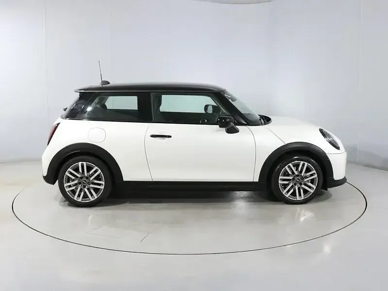 Used Mini Cooper Hatch 113 kW (154 HP) 2025 White Hatchback