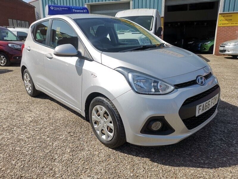 Silver Used 2017 Hyundai i10 SE Hatchback | £4,949 (Good price) - Image 1/4