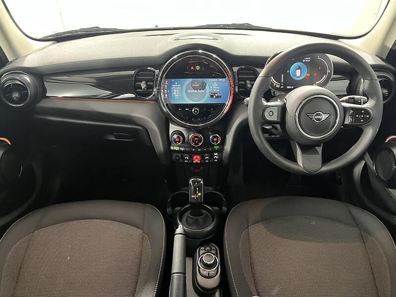 Usado Mini Cooper Classic 134 HP (98 kW) 2023 Branco Citadino
