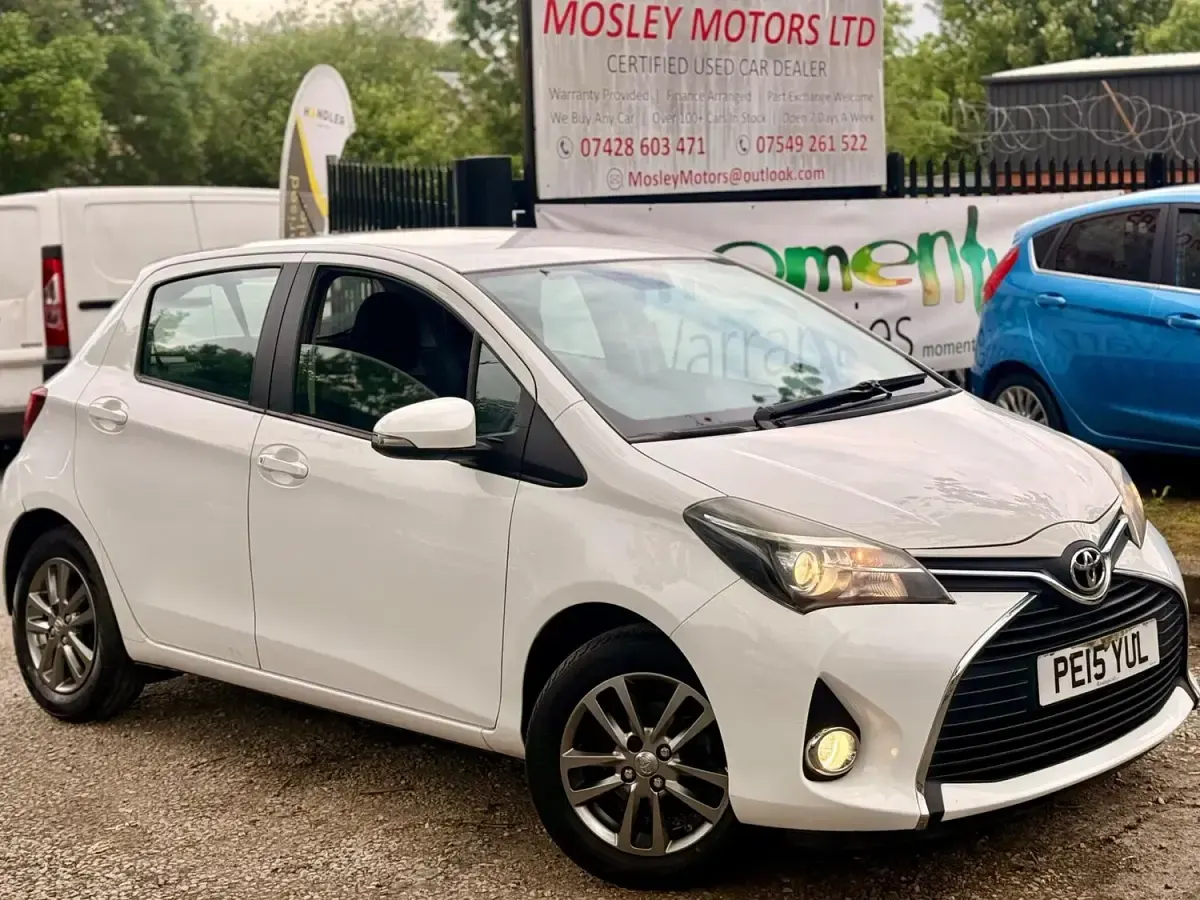 Used Toyota Yaris 69 HP (50 kW) 2015 White Hatchback
