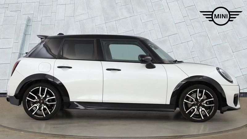 Used Mini Cooper Hatch 154 HP (113 kW) 2024 White Hatchback