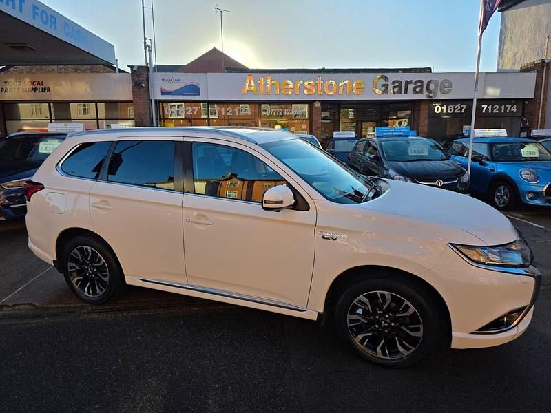 White Used 2017 Mitsubishi Outlander P-HEV Estate | £10,995 (Fair price) - Image 1/4