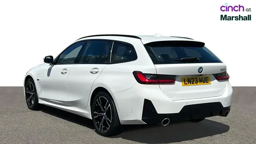 Used BMW 330e M Sport 292 HP (214 kW) 2023 Alpine white Estate