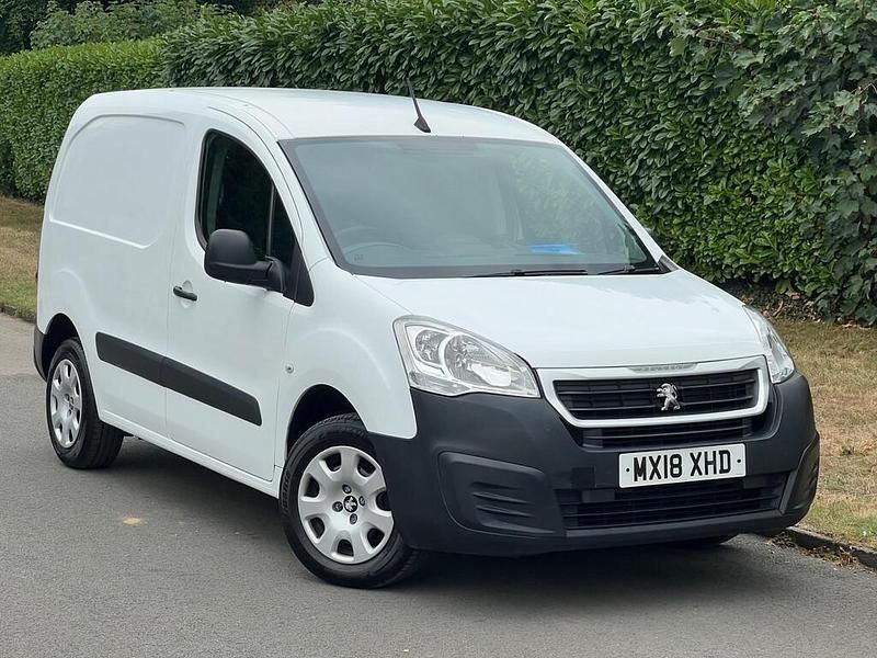 White Used 2018 Peugeot Partner MPV | £3,990 (Fair price) - Image 1/4