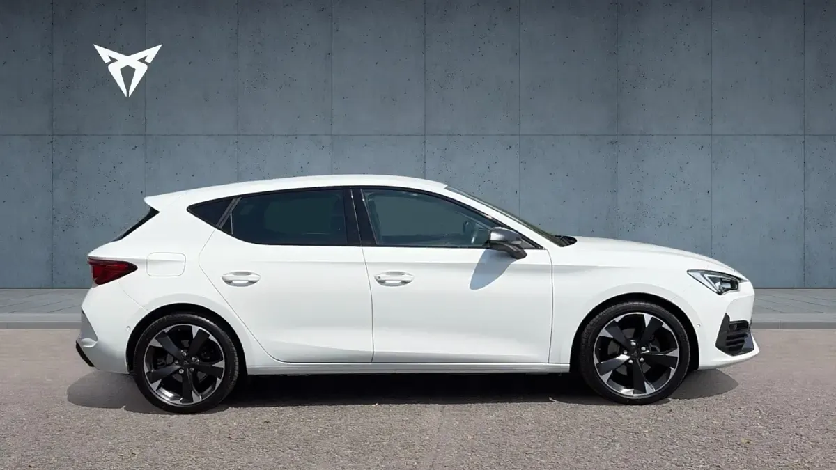 Used Cupra Leon 150 HP (110 kW) 2023 White Hatchback
