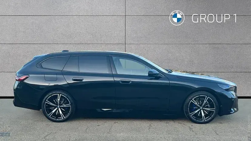 Used BMW 530e M Sport 299 HP (219 kW) 2025 Black sapphire metallic paint Estate