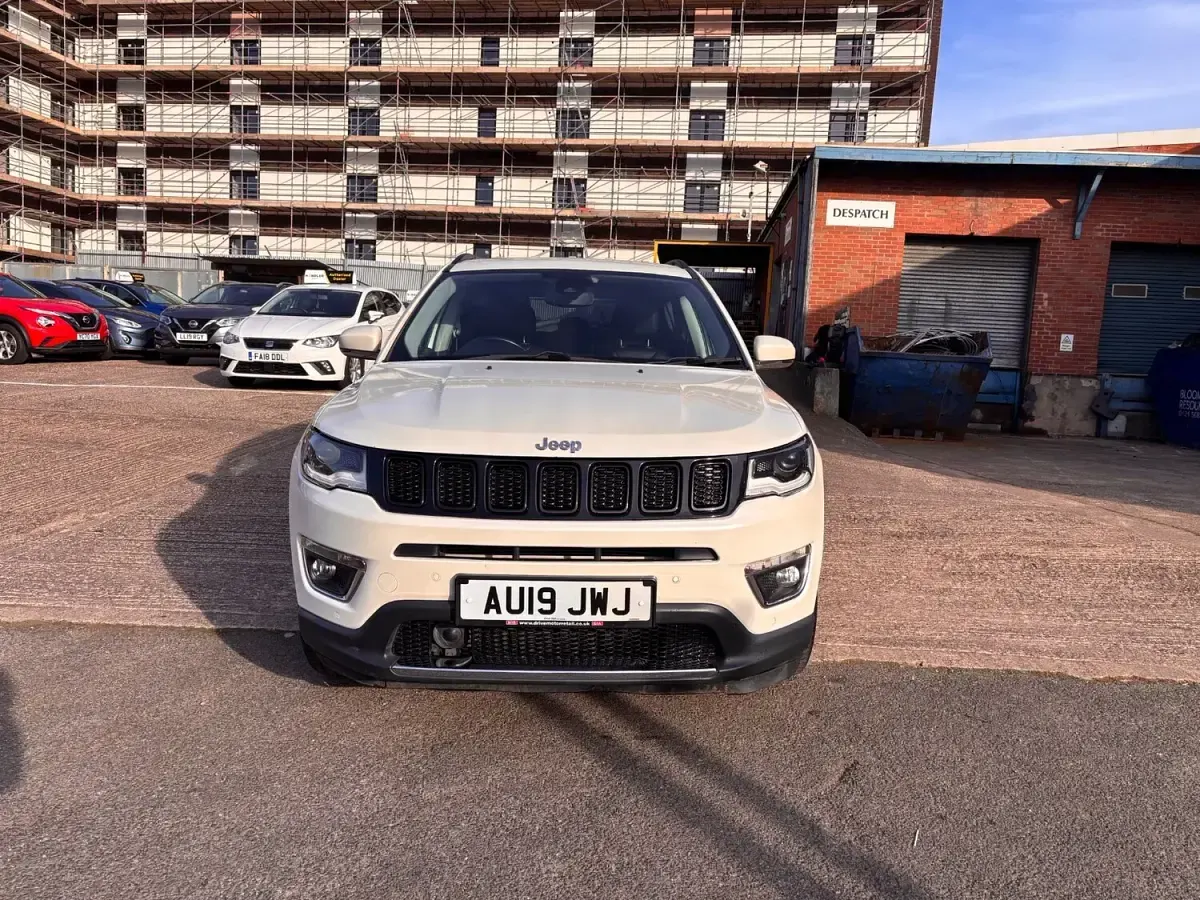 Used Jeep Compass Limited 120 HP (88 kW) 2019 White SUV